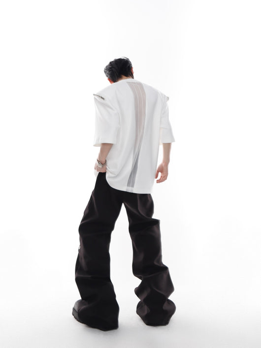 Playera Deconstruida para Hombre con Hombreras y Paneles Dorados - Image 9