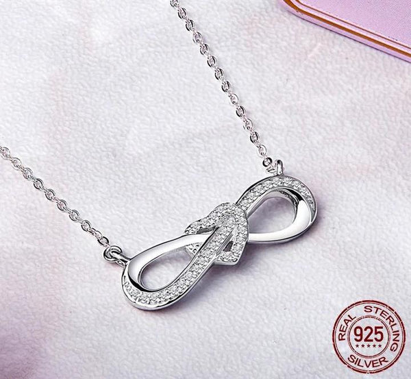 Collar de Plata Corazón Infinito - Cadena de Clavícula con 8 Caracteres S925