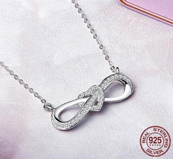 Collar de Plata Corazón Infinito - Cadena de Clavícula con 8 Caracteres S925