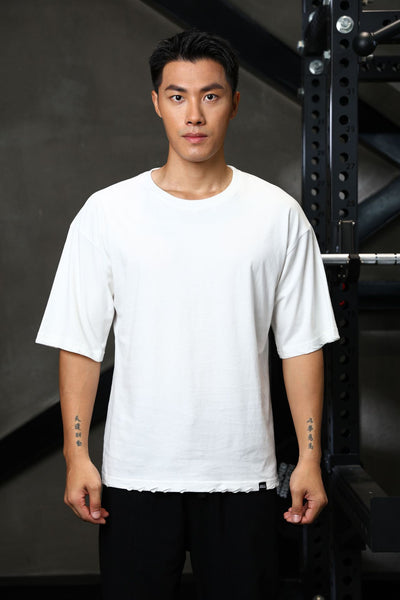 Playera Suelta de Algodón Rasgada para Hombre - Image 17