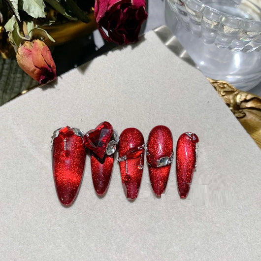 Uña Artesanal de Lujo Ojo de Gato Rojo con Diamantes para Año Nuevo - Image 4