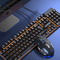 Teclado negro y naranja + mouse