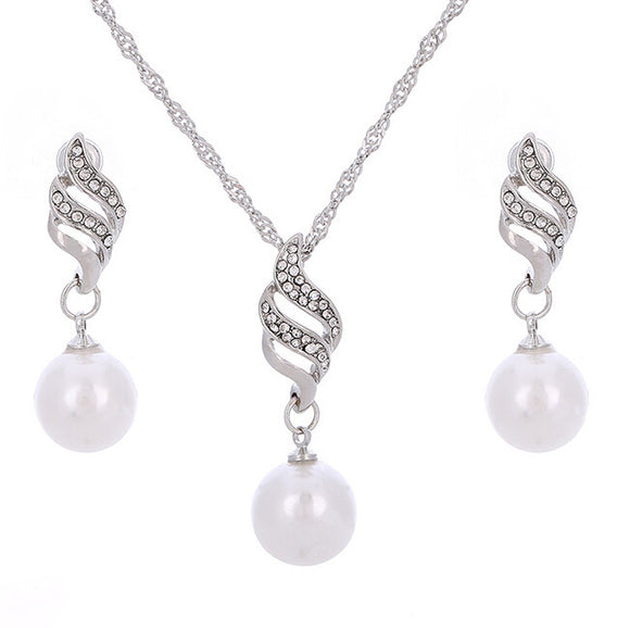 Juego de Collar y Aretes de Perlas con Diamantes - Diseño Ondulado Elegante