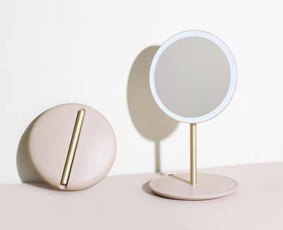 Espejo de Maquillaje LED Plegable con Iluminación Inteligente