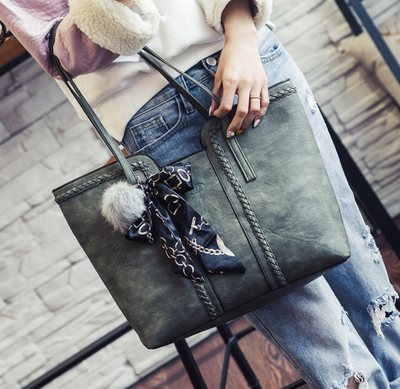 Bolso de Hombro con Pañuelo de Seda - Image 11