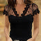 Blusa Femenina Ajustada de Encaje y Manga Corta