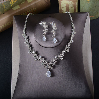 Conjunto de Joyas Nupciales Coreanas con Cristales - Tiara, Aretes y Collar - Image 4