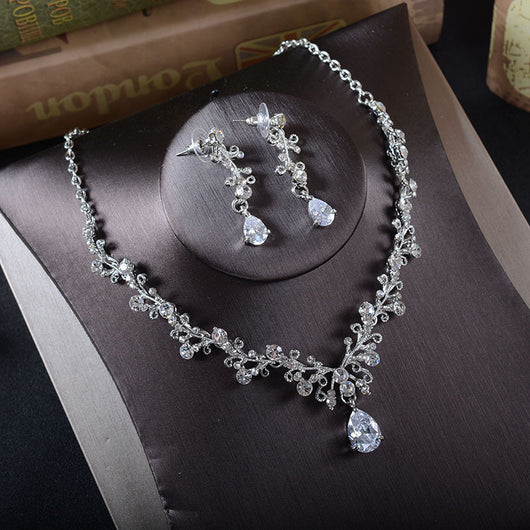 Conjunto de Joyas Nupciales Coreanas con Cristales - Tiara, Aretes y Collar