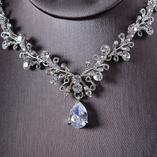 Conjunto de Joyas Nupciales Coreanas con Cristales - Tiara, Aretes y Collar - Image 5