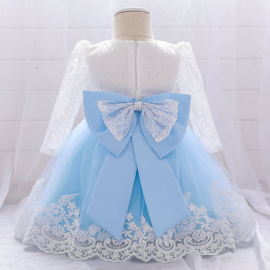 Bata Clínica con Detalles de Encaje y Costuras Reforzadas - Image 13