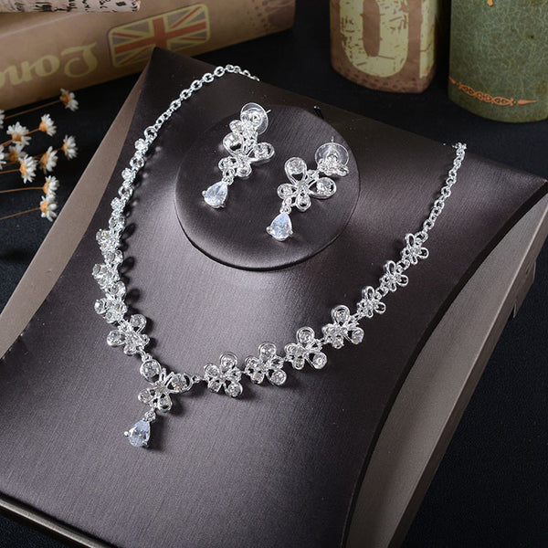 Conjunto de Collar y Aretes Mariposa con Circonitas Blancas para Novia