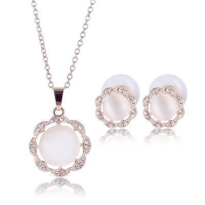 Conjunto de Joyería Perlas: Collar y Aretes Elegantes