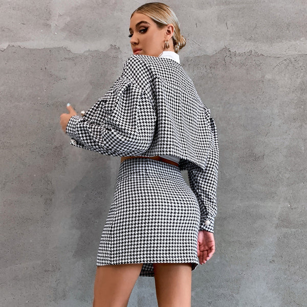 Traje Ejecutivo Ajustado de Dos Piezas - Chaqueta y Top Ceñido Sexy
