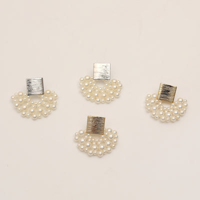 Aretes Artesanales de Perlas Tejidas con Diseño Festoneado - Image 9