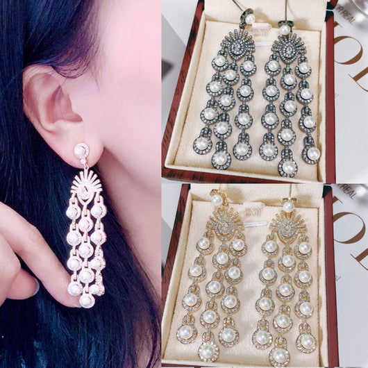Aretes Colgantes de Circón con Detalle de Flecos Perlados - Image 7