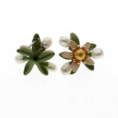 Aretes Retro Flor de Azahar con Perla de Agua Dulce Amarilla y Acabado Lacado Verde - Image 9