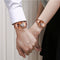 Reloj de Pareja Dorado Luminoso con Correa de Acero Impermeable