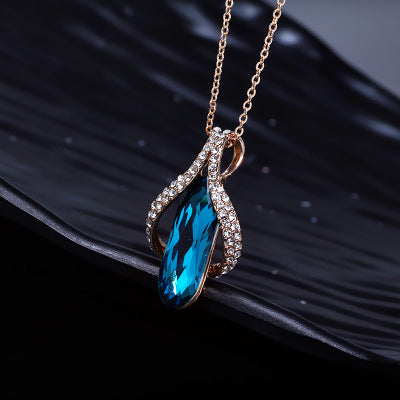 Conjunto de Aretes y Dije de Diamantes Chapados en Oro