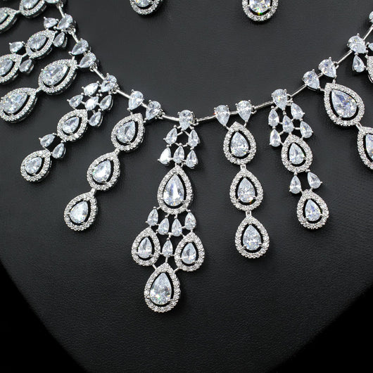 Conjunto de Collar y Aretes de Circón con Efecto Gota de Agua Iridiscente - Image 9