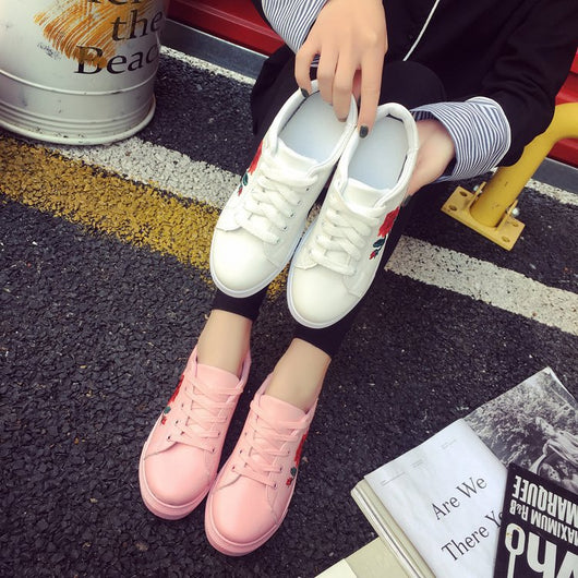 Zapatillas Blancas con Bordado de Rosas para Niña - Image 2