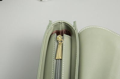 Bolso Mensajero de Cadena Dorada para Mujer - Versátil y Moderno - Image 15