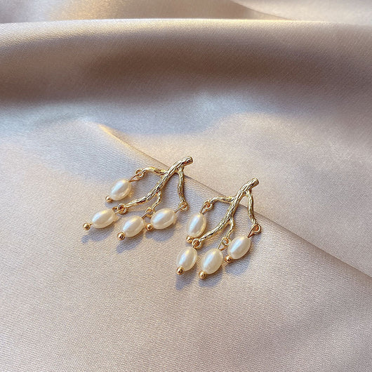 Aretes de Rama con Perlas Elegancia Natural - Image 3