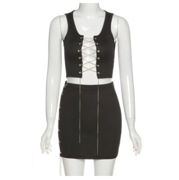 Vestido Casual Corto con Escote Strapless y Cadena Decorativa - Image 9