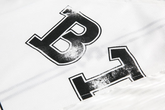 Playera Suelta Estilo Americano con Diseño Graffiti Único - Image 10