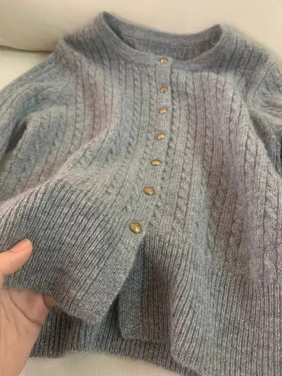 Cardigan de Lana Tejido Gris con Botones Dorados - Image 14