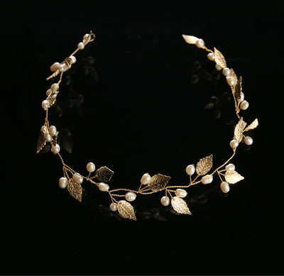 Diadema de perlas tejida a mano para novia - Image 9