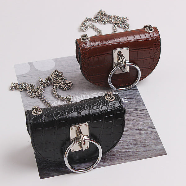 Bolsa Crossbody Semicircular Compacta con Cinturón