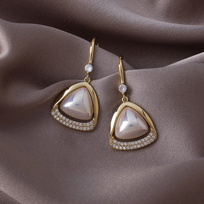 Aretes de Perla Triángulo Diamante Brillante - Image 2