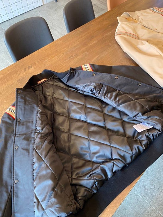 Chaqueta Corta para Hombre Acolchada en Plumón de Pato Blanco Cálido - Image 3