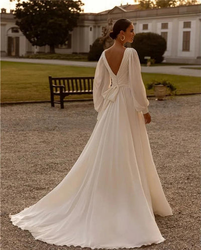 Vestido de Novia Gasa Satinada Escote Profundo Manga Larga - Image 8