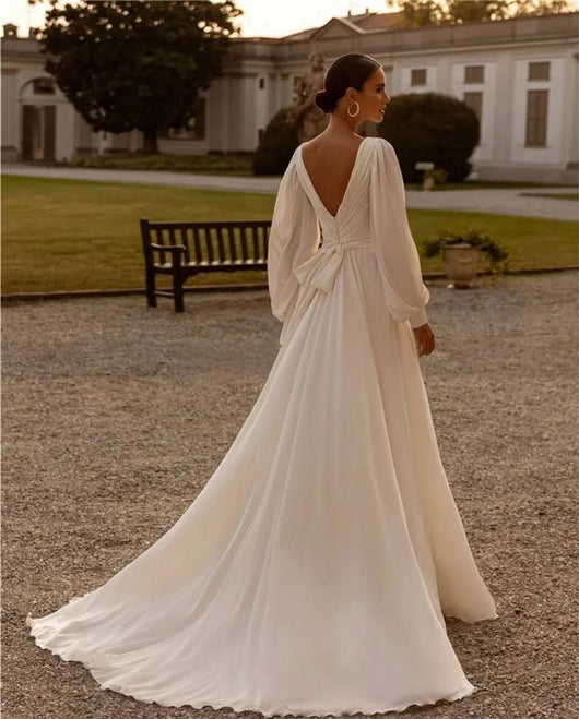 Vestido de Novia Gasa Satinada Escote Profundo Manga Larga - Image 8