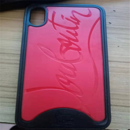 Funda de Celular con Remaches Rojo Elegante - Image 10