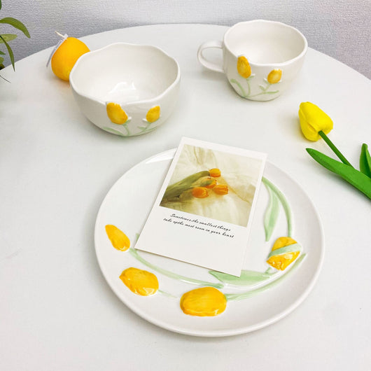 Plato Pastelero Flotante Tulipán Amarillo Tono Suave - Image 3