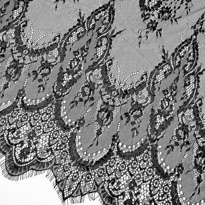 Conjunto de Encaje con Pestaña y Tela de Encaje en Negro y Blanco - Image 5