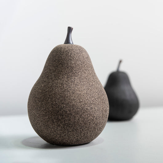 Pera Decorativa de Cerámica - Adorno Elegante para tu Mesa - Image 3