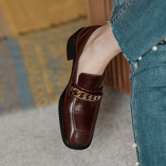 Zapatos Marrones con Tacón Robusto y Punta Cuadrada con Cadena - Image 9