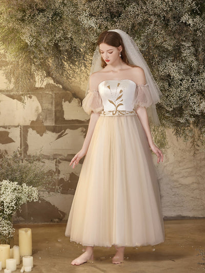Vestido de Novia Midi Blanco con Escote Palabra de Honor y Detalles Brillantes - Image 10