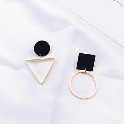 Aretes Coreanos Asimétricos con Flor de Perla y Moño - Image 63