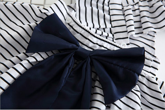 Conjunto de Vestido y Shorts para Bebé Niña con Diseño de Rayas y Lazo Princesa - Image 5