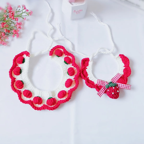 Collar Babero de Lana Tejida con Fresas para Mascota (Perro y Gato)