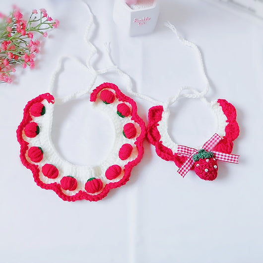 Collar Babero de Lana Tejida con Fresas para Mascota (Perro y Gato) - Image 2