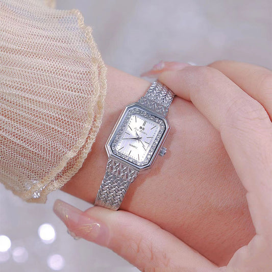 Reloj Cuadrado Dorado de Temperamento Minimalista en Trigo