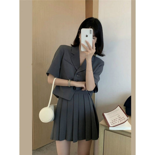 Blazer Corto Plisado con Falda - Elegancia y Temperamento - Image 8