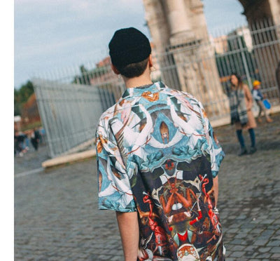Camisa Suelta de Manga Corta con Estampado Literario para Hombre - Image 5