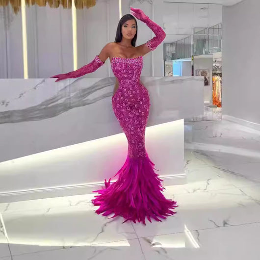 Vestido de Fiesta Sirena Ajustado con Plumas y Cola Voluminosa - Image 4