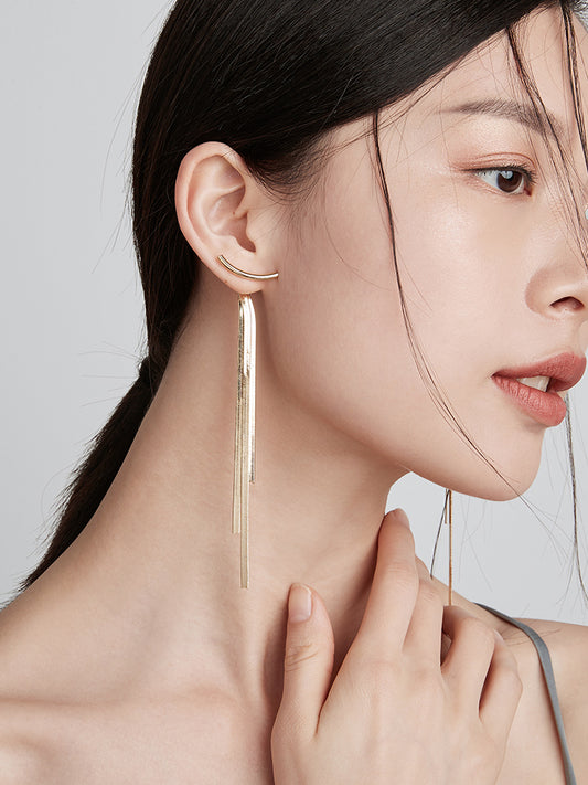 Aretes Largos con Borla Dorada - Elegancia Pendiente - Image 2